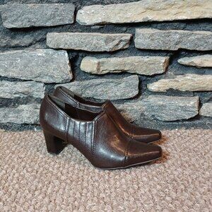 Franco Sarto career heels shoes in brown sz 7.5